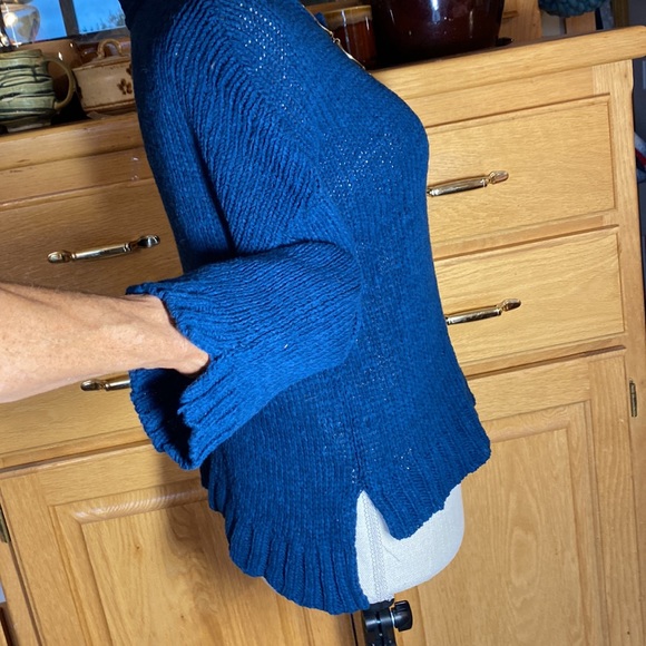 Ugg Knit Sweater, Beautiful Deep Marine Blue! Oversized, fits Sm/Med Rich Color! - Picture 2 of 12